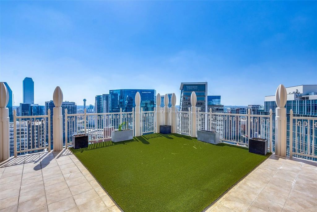 2555 N Pearl Street 2001, Dallas