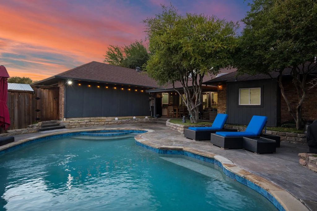 2210 Timberwood, Carrollton