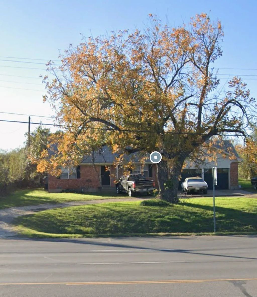 117 N Broadway Street, Joshua