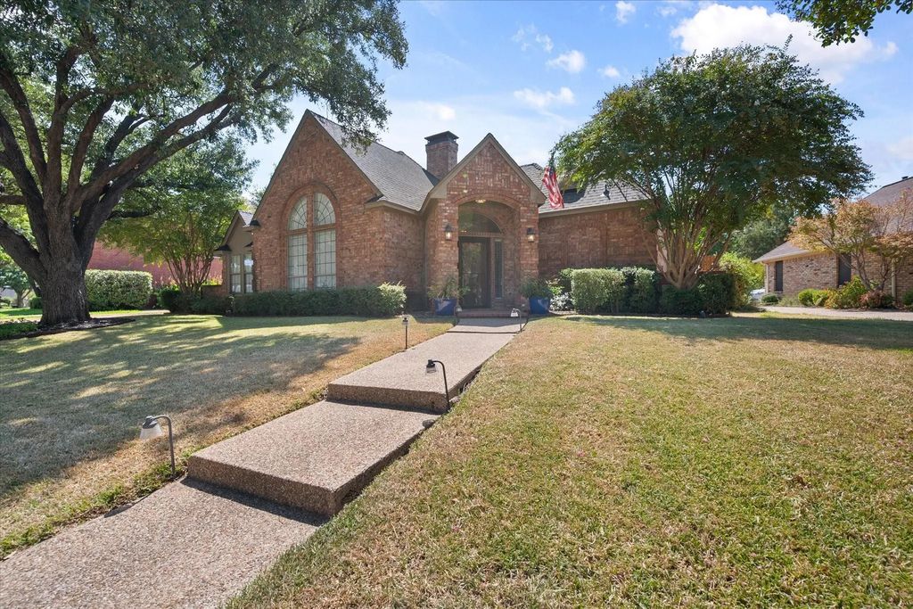 523 Cooper Street, Grand Prairie