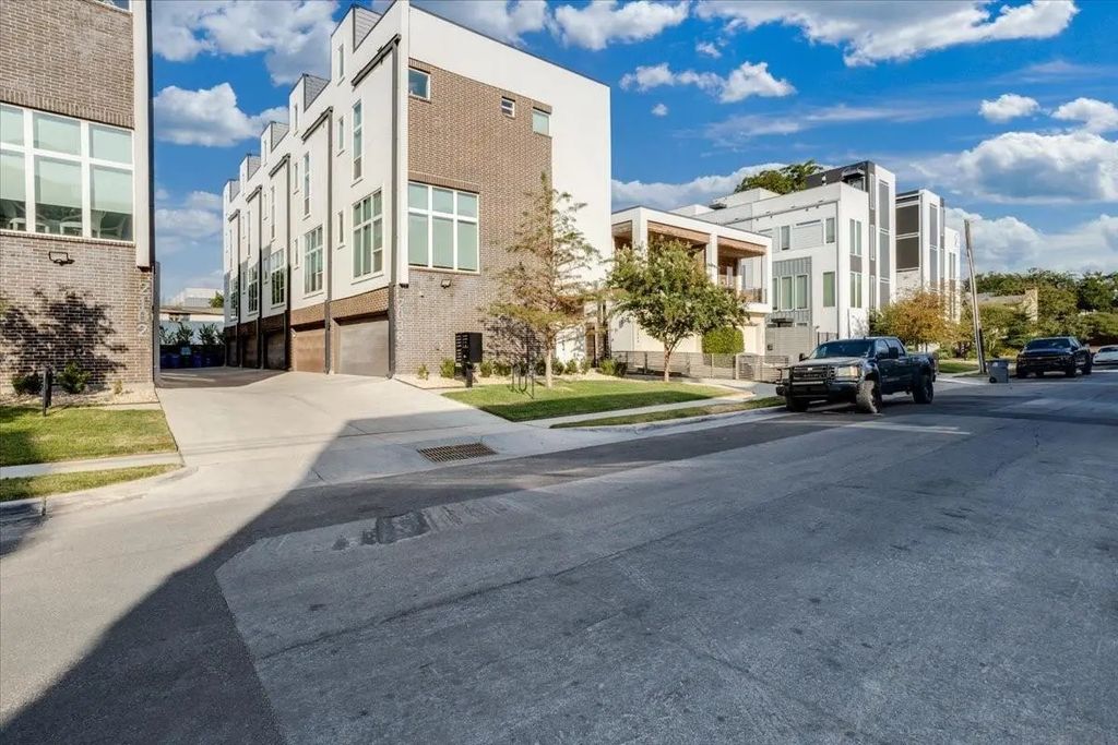 2038 N Prairie Avenue 104, Dallas
