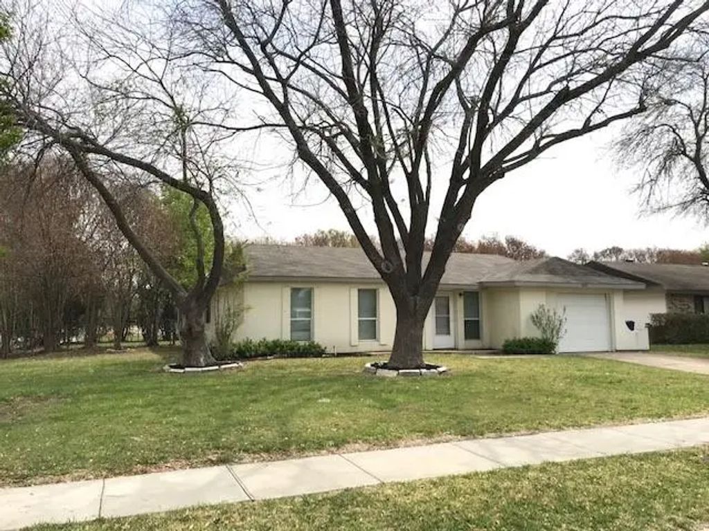 1601 Meridian Way, Garland