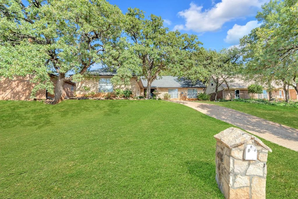 2225 Ridgedale Drive, Arlington