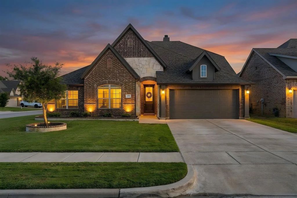 288 Brazos Street, Burleson