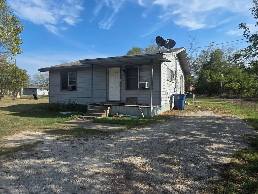 1218 E Milam Street, Mexia