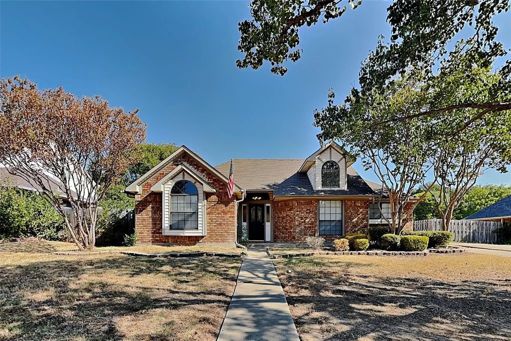 2758 Briar Hill Drive, Grand Prairie