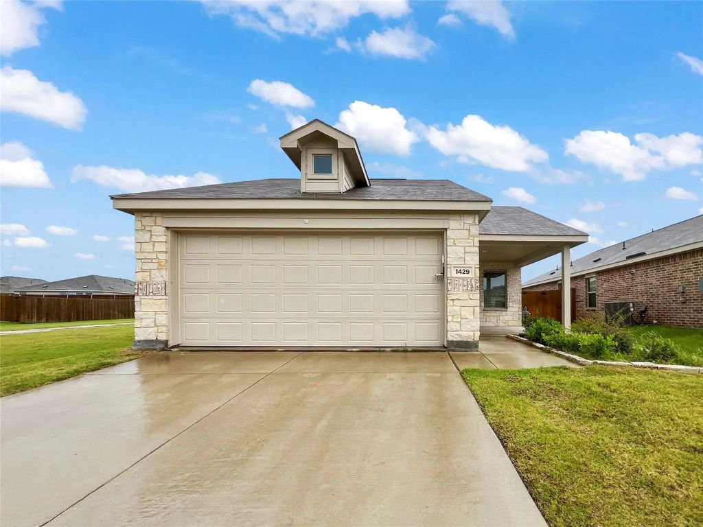 1429 Dovekie Drive, Forney
