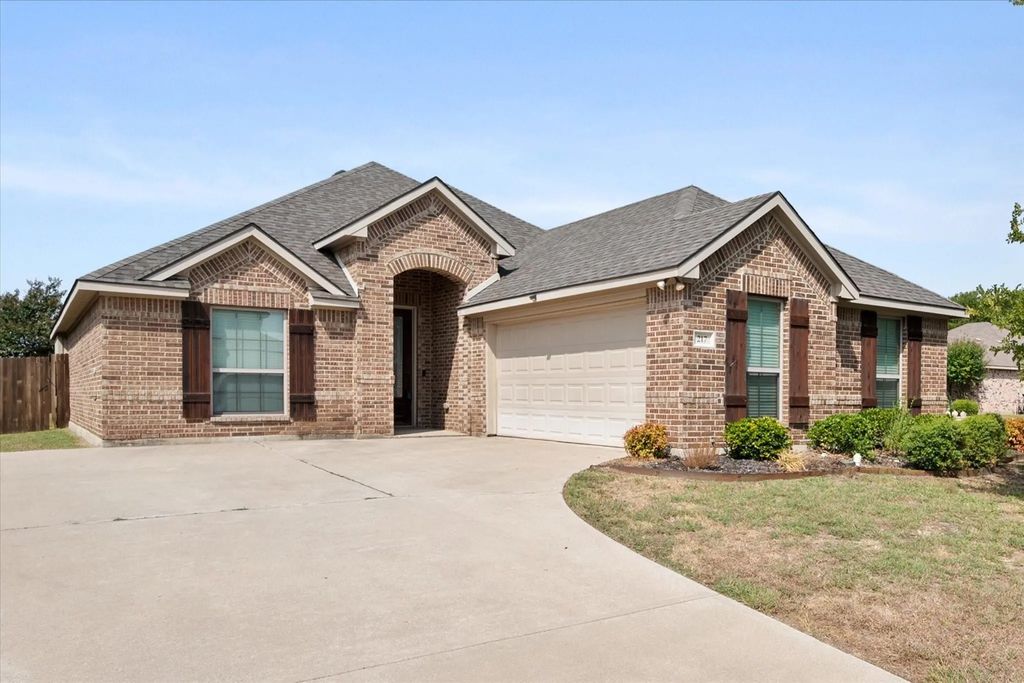 217 Cambridge Street, Waxahachie