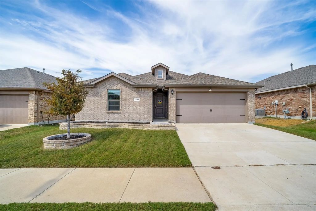 2208 Denmark Lane, Fort Worth