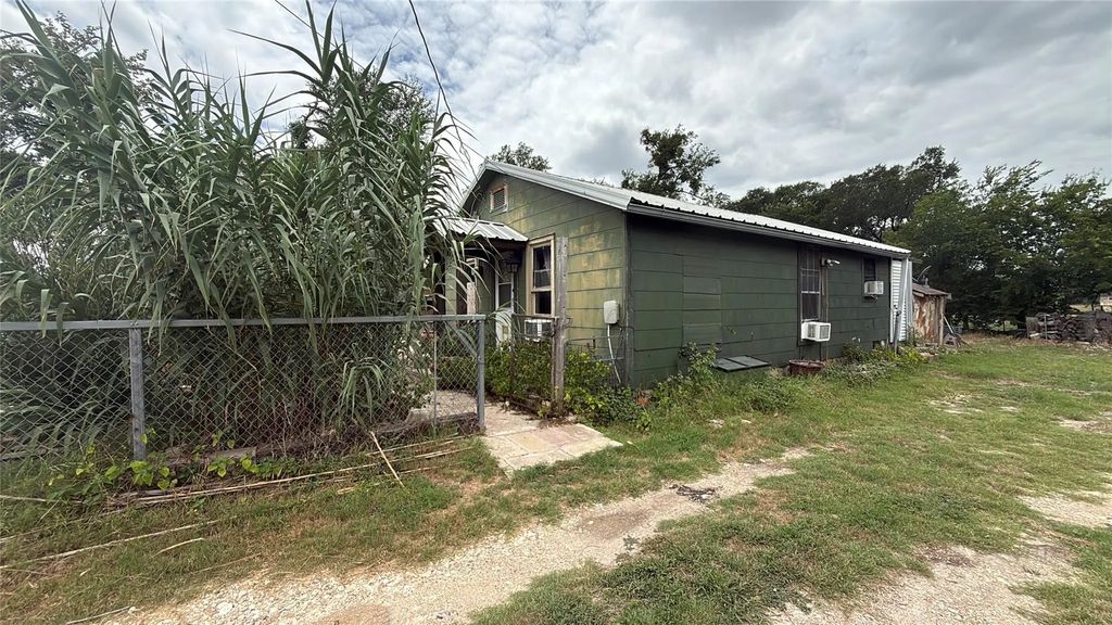 377 Tom Sawyer Street, Evant