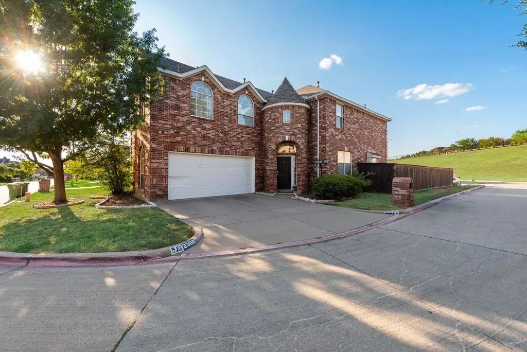 2300 Springmere Drive, Arlington