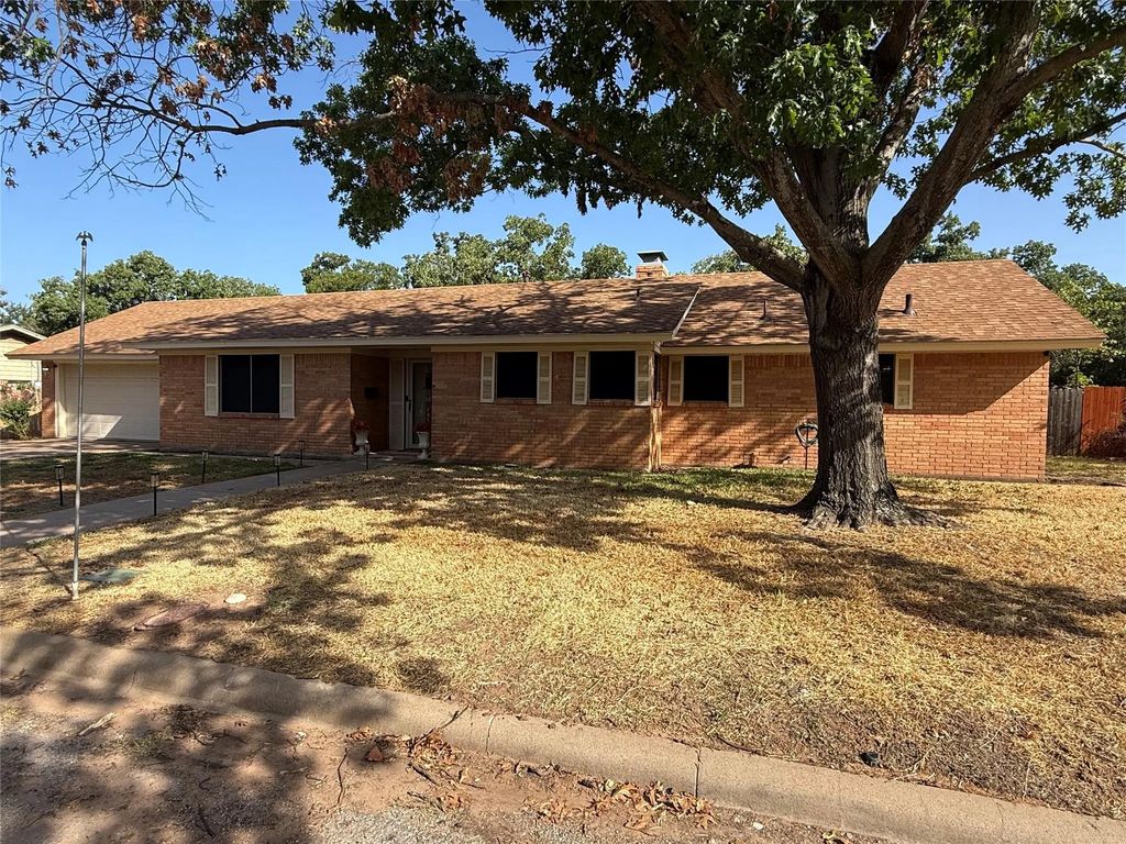 604 Kingwood Drive, Mineral Wells