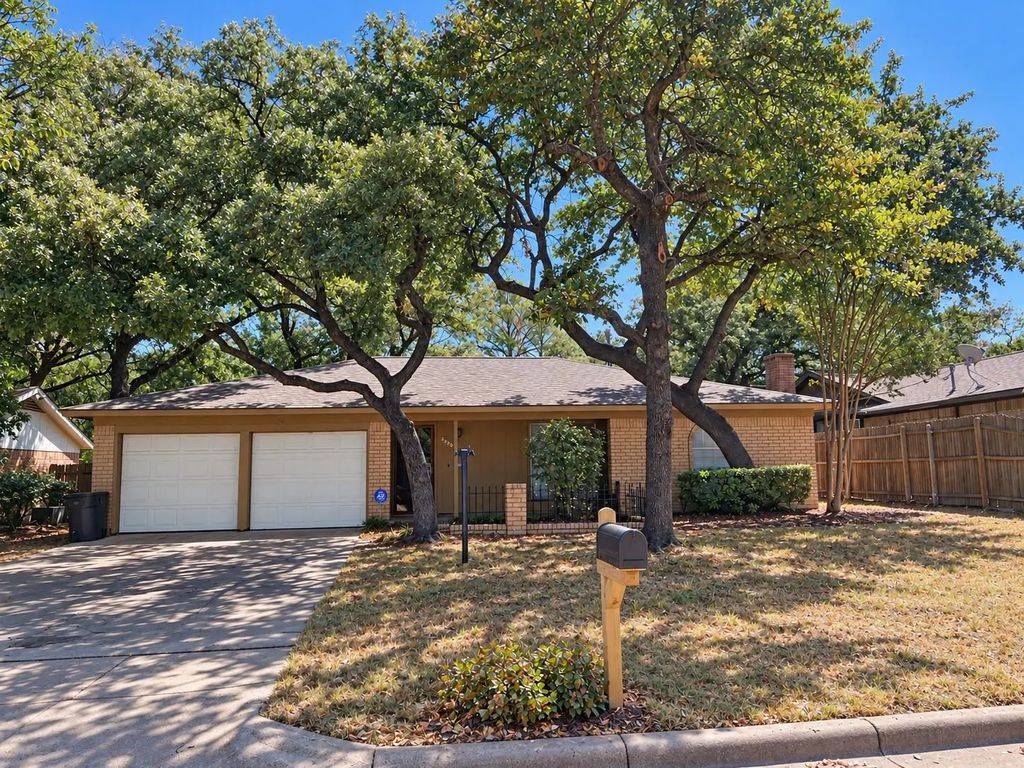 2809 Bent Tree Lane, Arlington