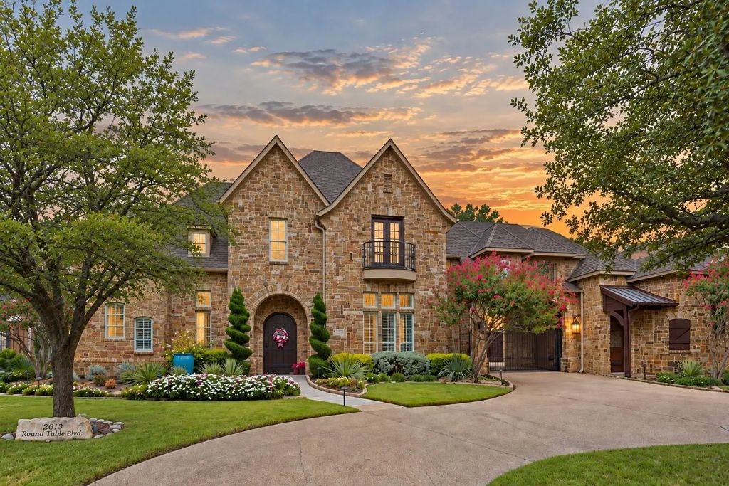 2613 Round Table Boulevard, Lewisville