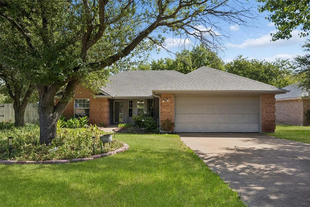 1301 Clearfield Drive, Cleburne