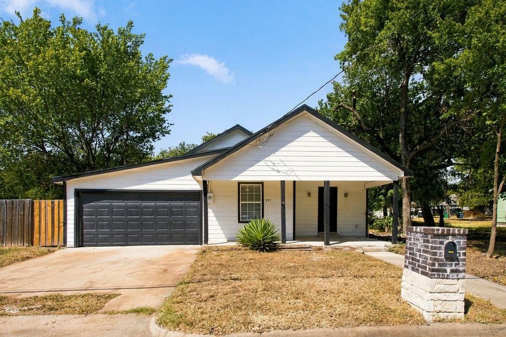807 Wyatt Street, Waxahachie