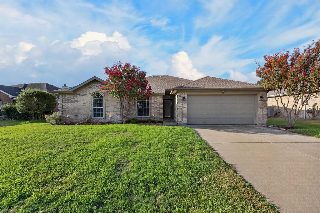 332 Hacienda Drive, Waxahachie