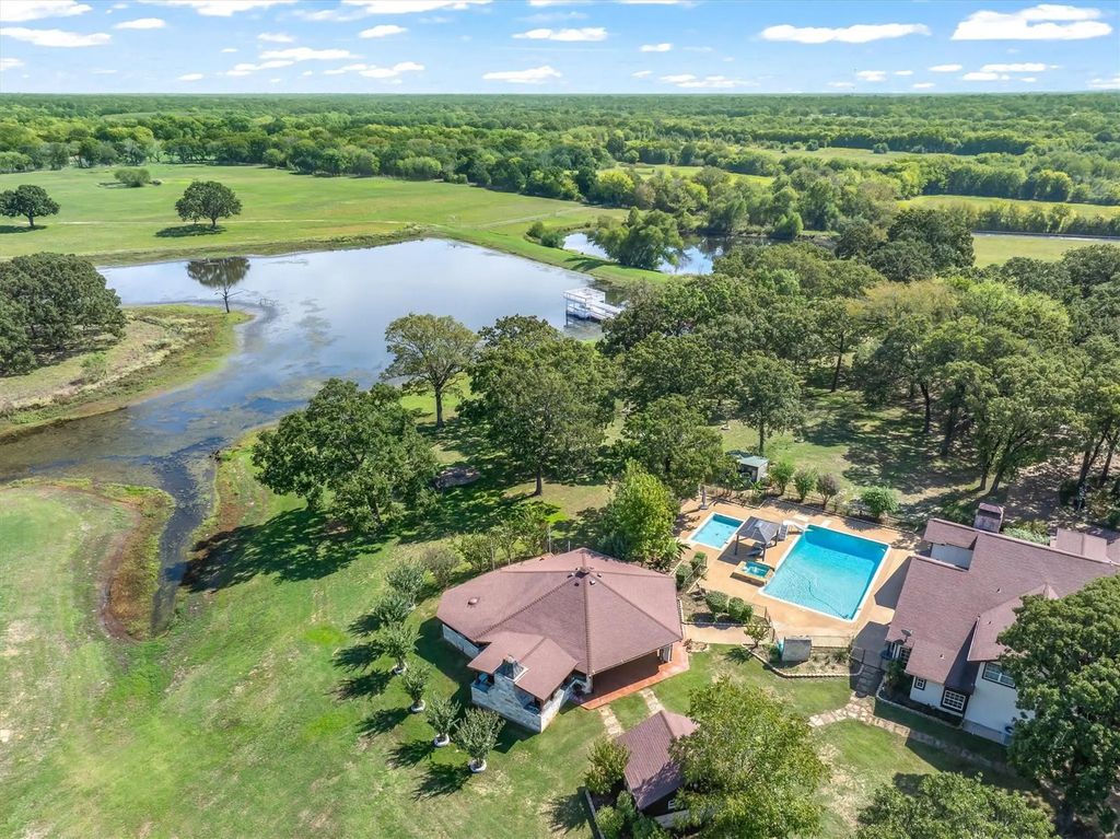 323 County Road 3507, Edgewood