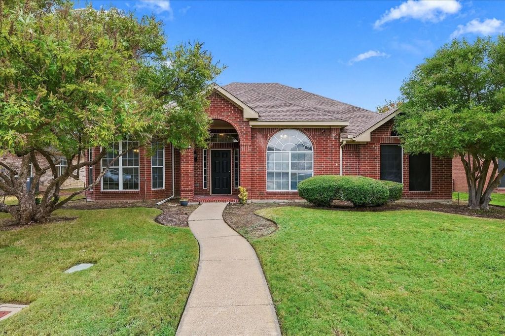 1653 Glenmore Drive, Lewisville