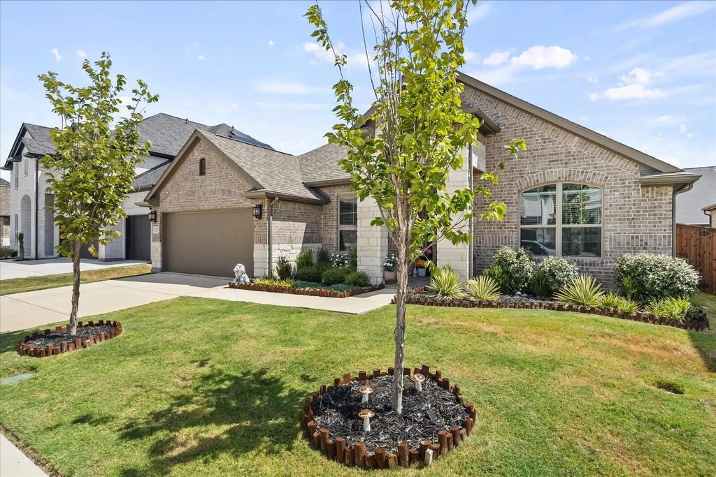 1317 Chisos Way, Forney