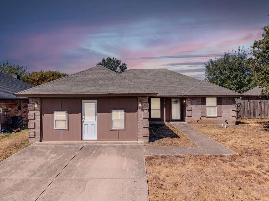 204 Troxell Boulevard, Rhome