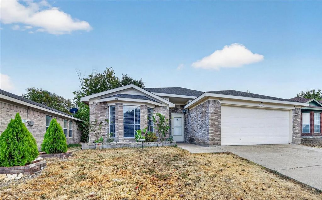 9929 Long Rifle Drive, Fort Worth