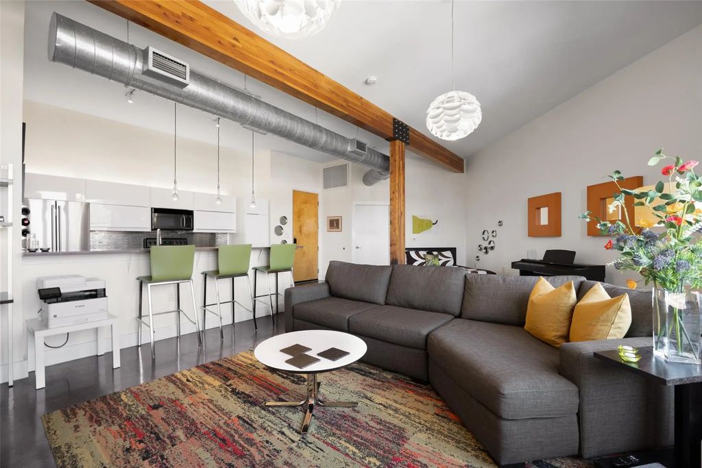 2502 Live Oak Street 329, Dallas