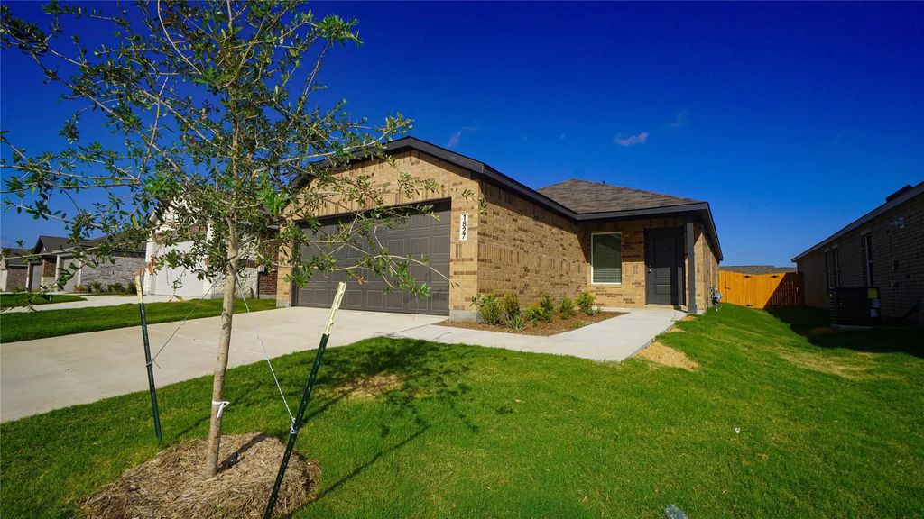 1827 Sanderling Street, Forney