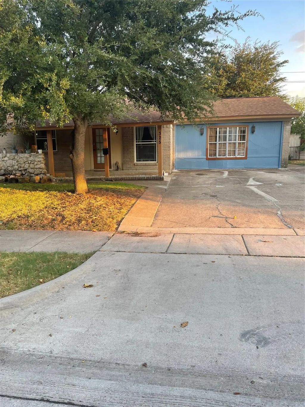 325 Sparks Drive, Grand Prairie