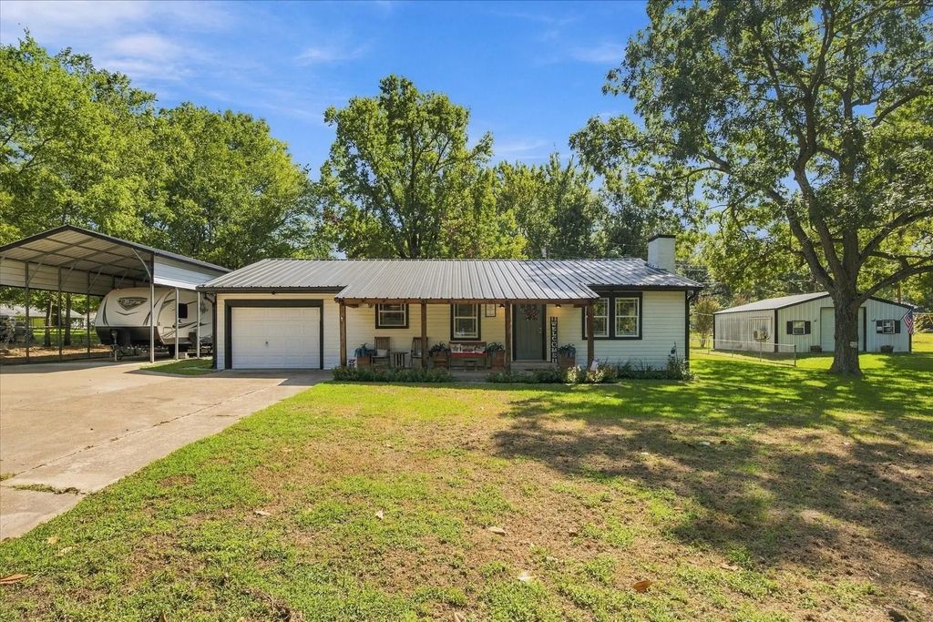 10455 Comanche, Wills Point