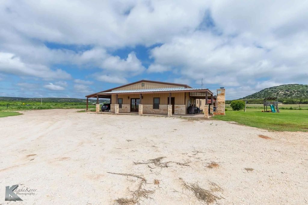 2574 County Road 162, Ovalo