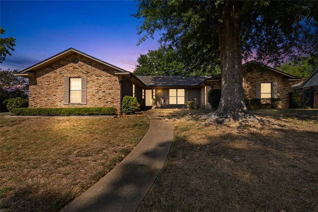 515 Berkshire Drive, Longview
