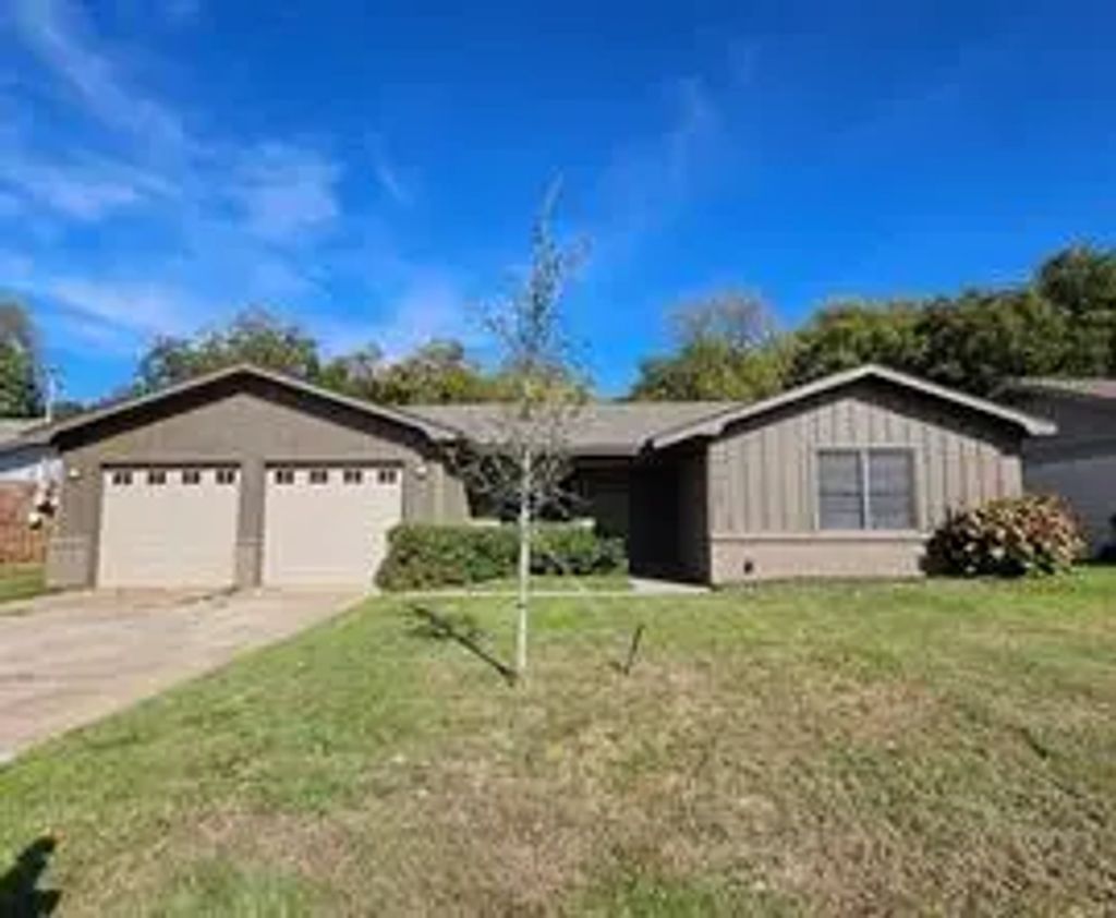 7425 S College Circle, North Richland Hills