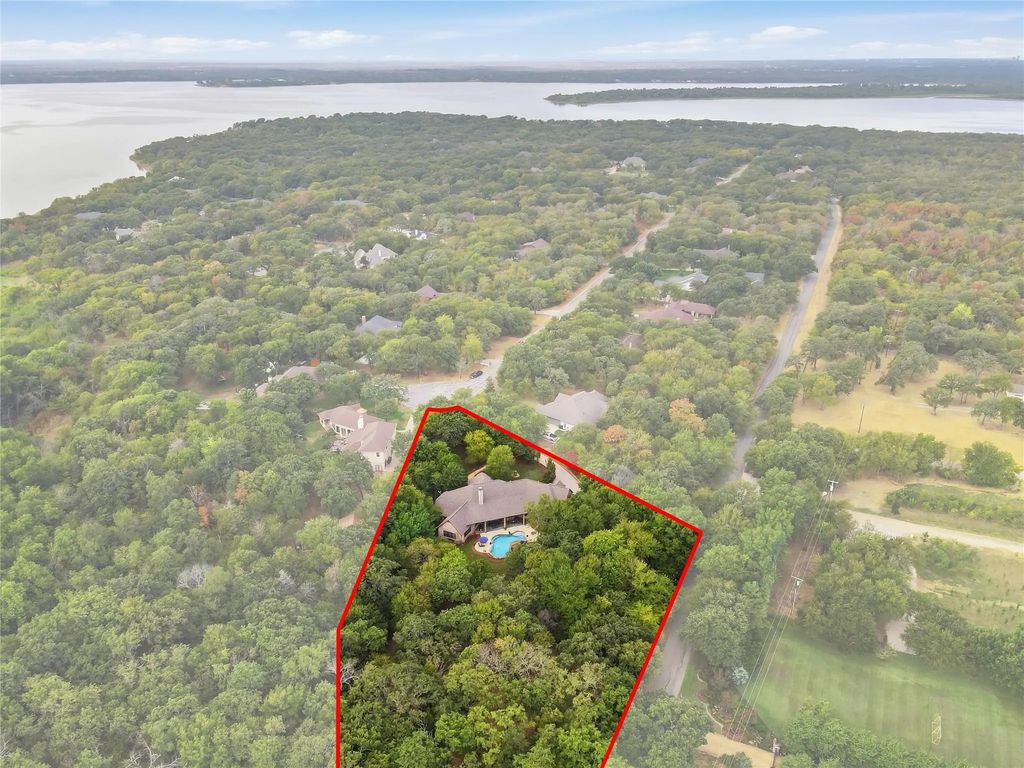2050 E Oak Shores Drive, Cross Roads