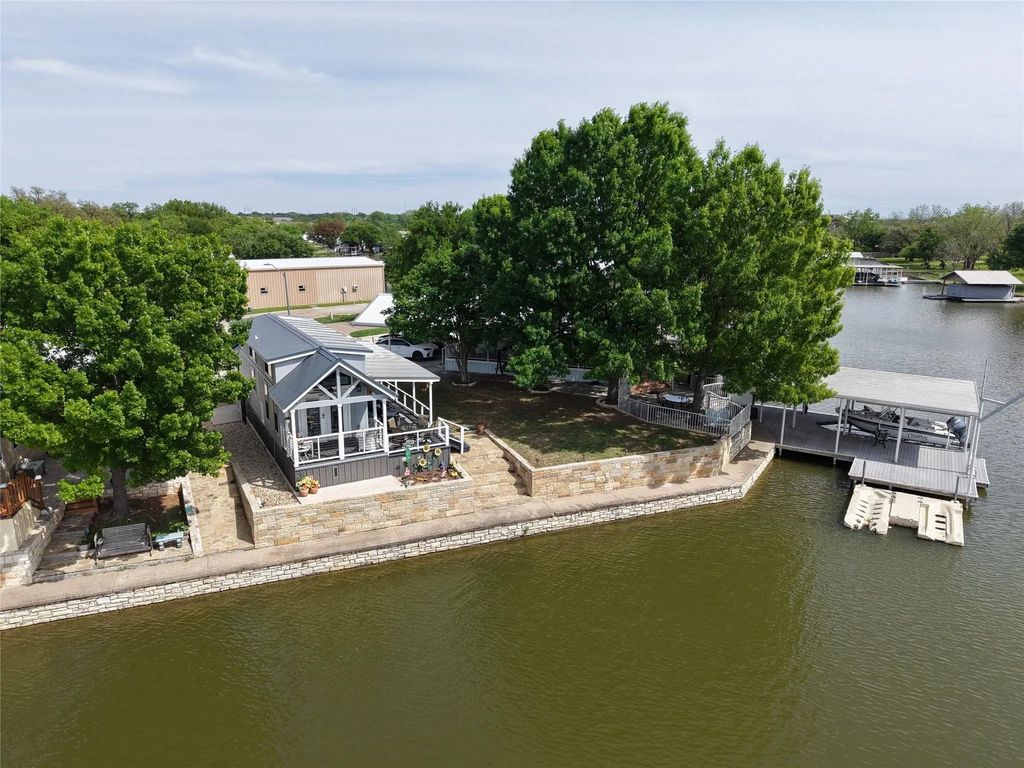 817 Brazos Harbor Circle, Granbury