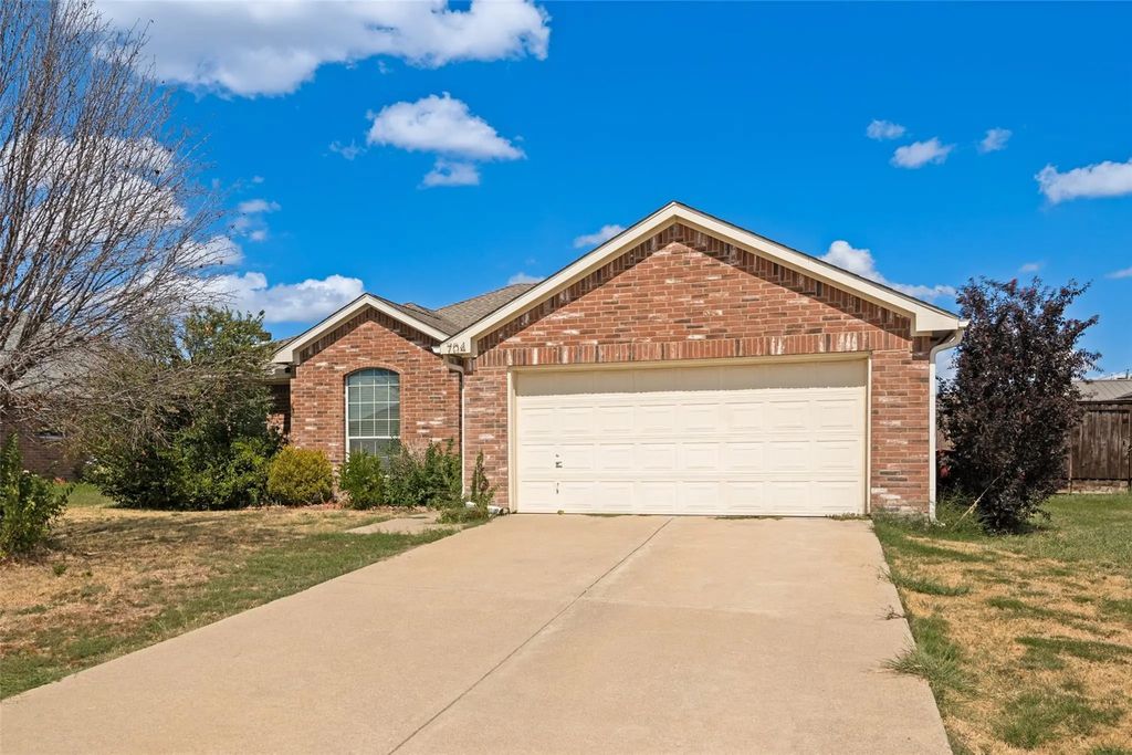704 Nancy Drive, Royse City
