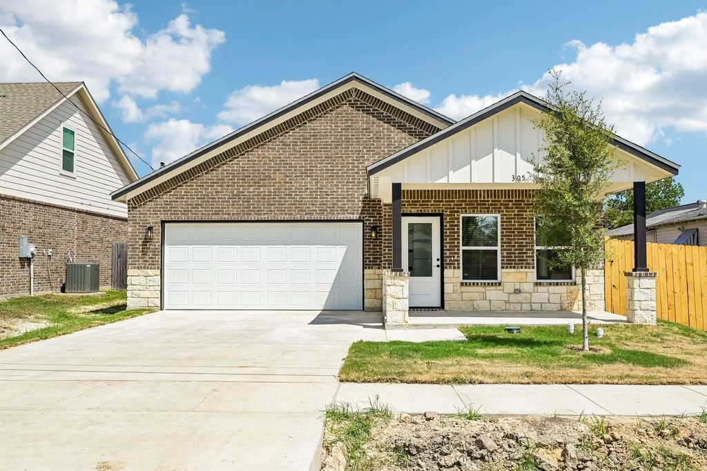 305 Campbell Street, Terrell
