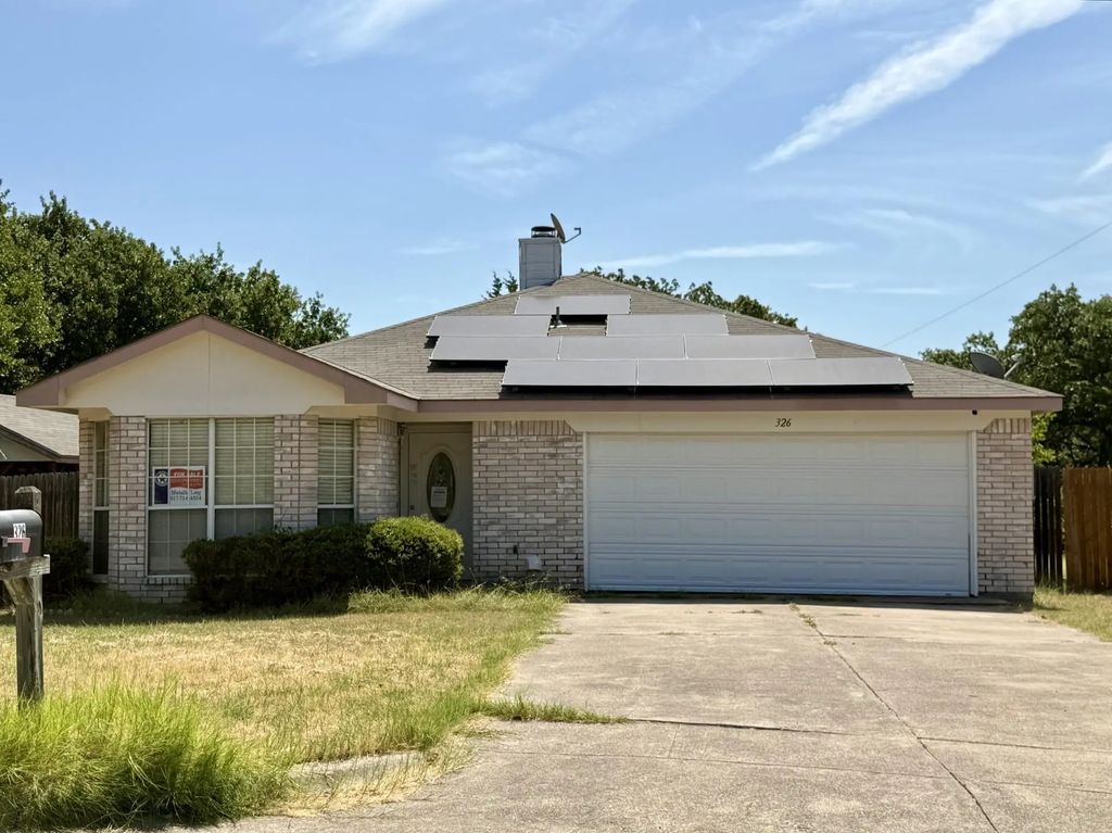 326 King Arthur Drive, Weatherford
