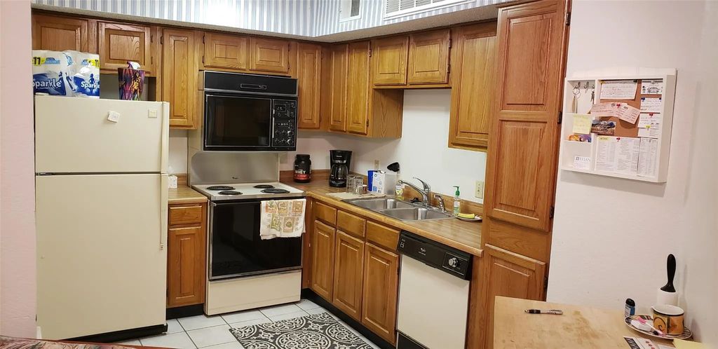 2301 Balsam Drive M103, Arlington