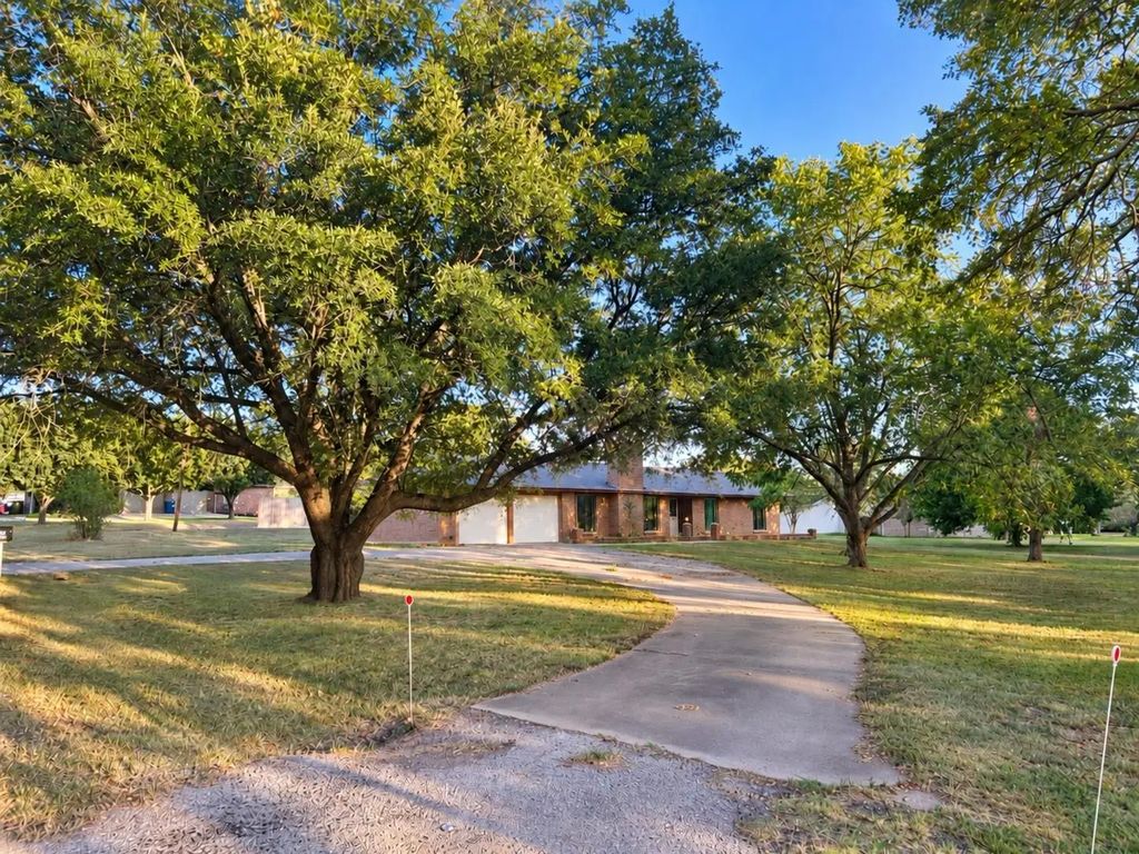 102 Rye Place, Gun Barrel City