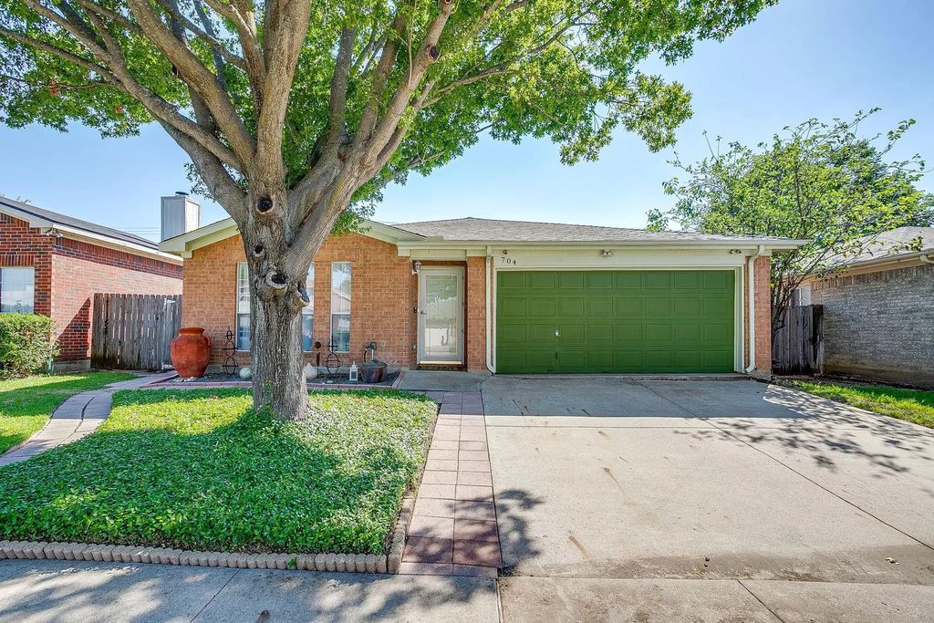 704 Charles City Drive, Arlington