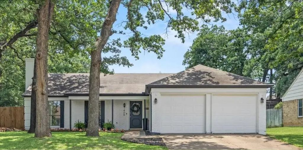 408 Thorn Wood Drive, Euless