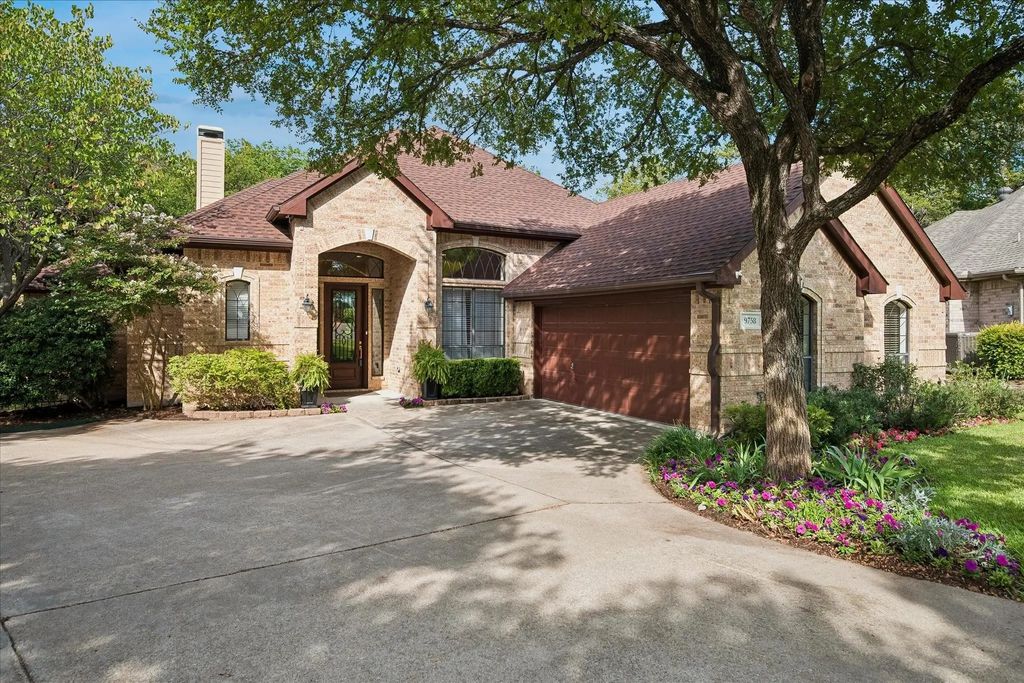 9758 Vinewood Drive, Dallas