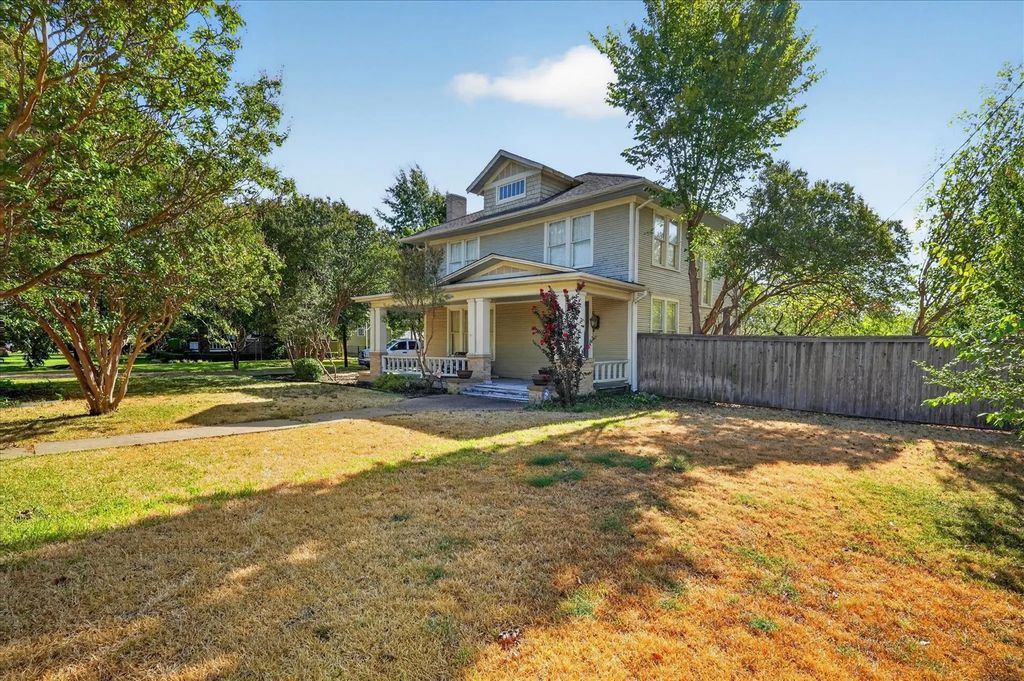 517 S Center Street, Forney