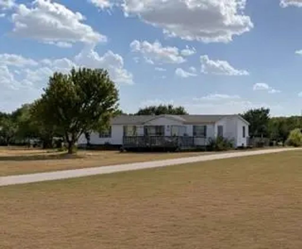 902 Old Church Road, Waxahachie