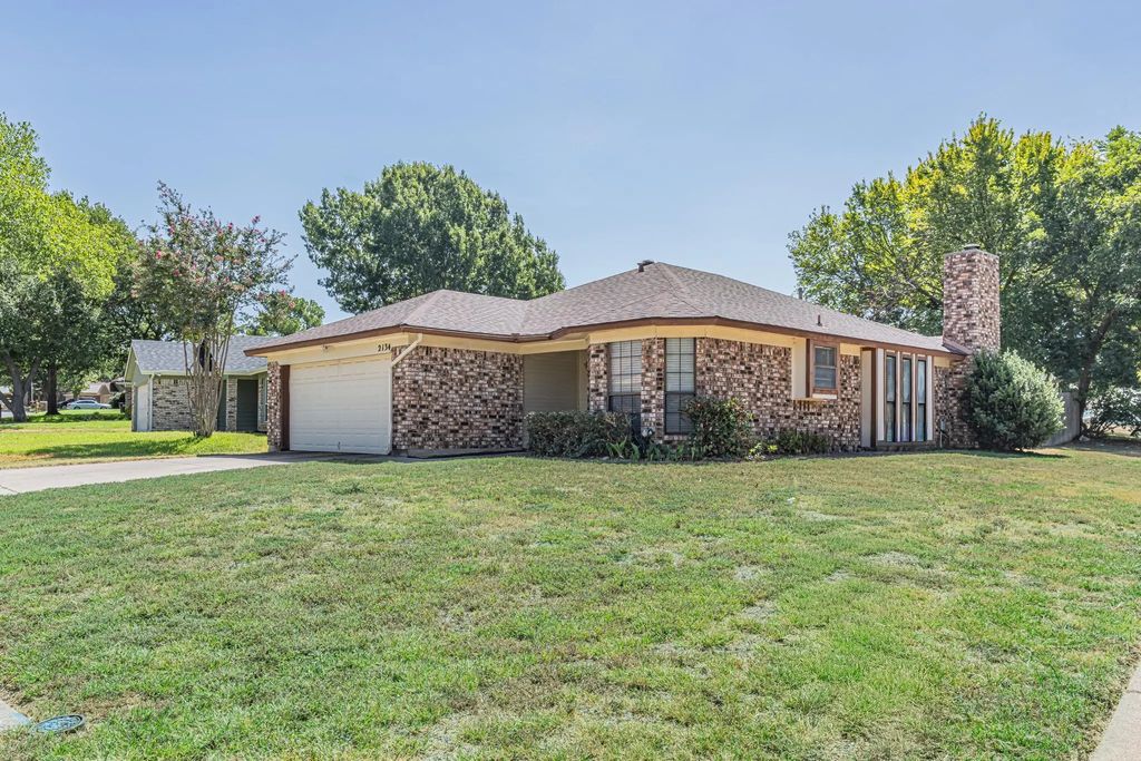 2134 Reverchon Drive, Arlington