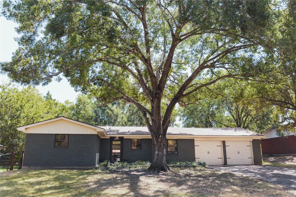 8812 Panther Drive, Woodway