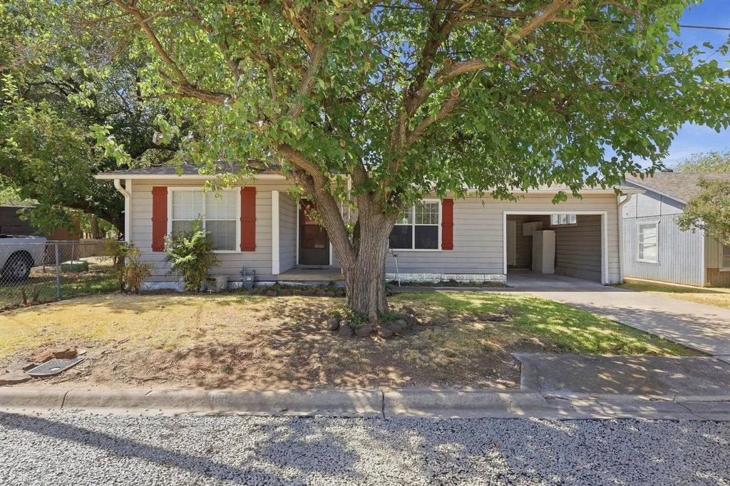 309 Elm Street, Whitesboro