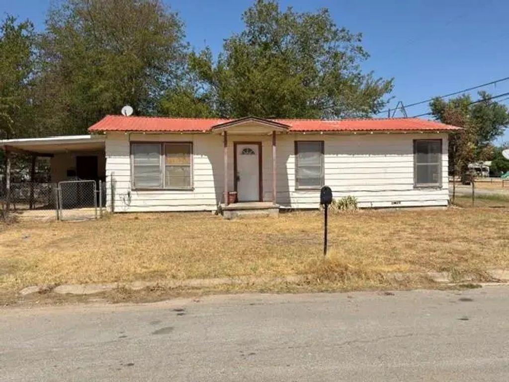 602 Peterson Drive, Jacksboro