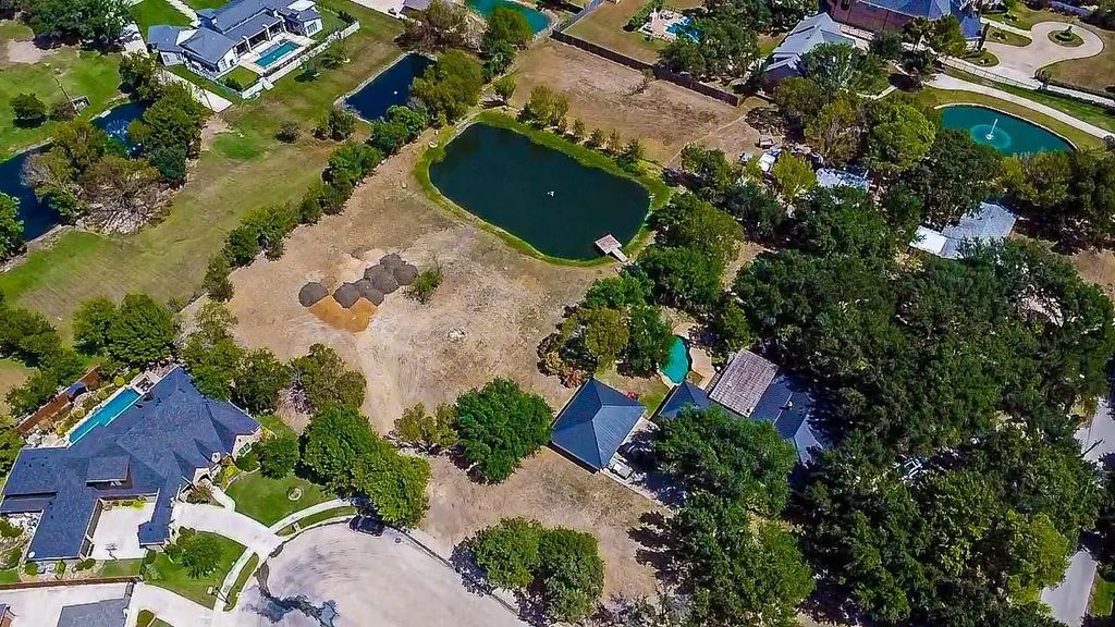 4813 Black Court, Colleyville
